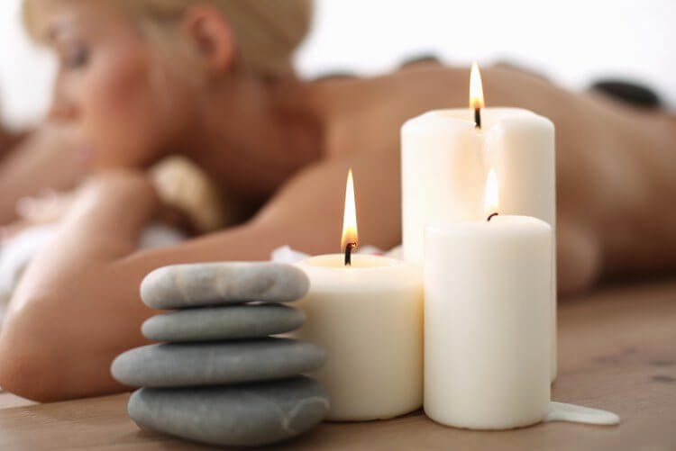 Schoonheidsinstituut Alegria - Karien De Clercq - massage met kaars